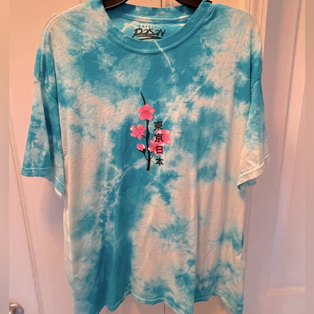 Graphic tee